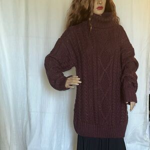 Super Cozy Chocolate Brown Cable Knit Sweater.
Forever 21. NWOT